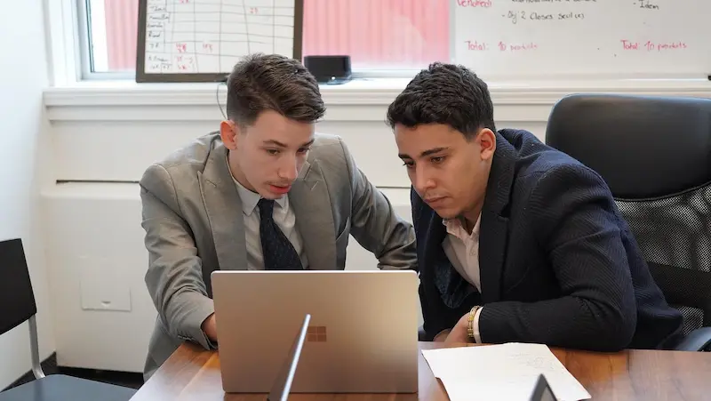 Équipe sur le terrain